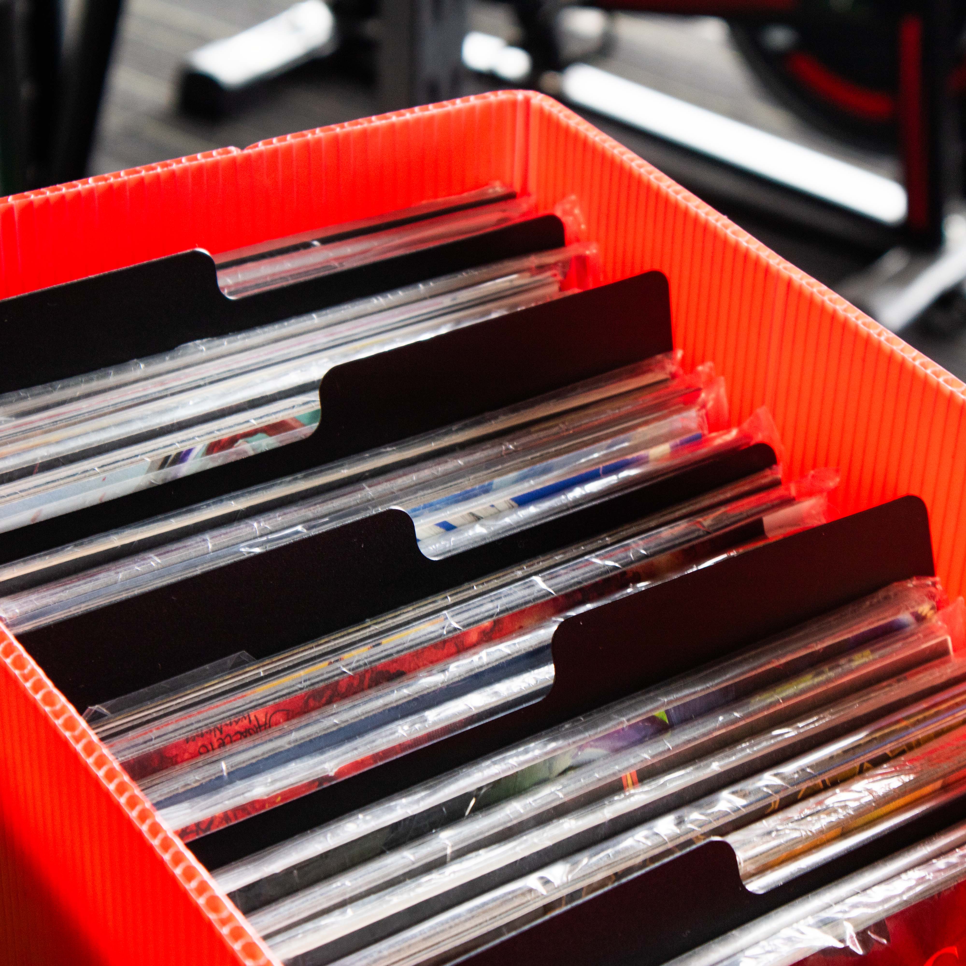 Durable plastic comic book divider for organising and protecting comic collections – fits standard comic boxes