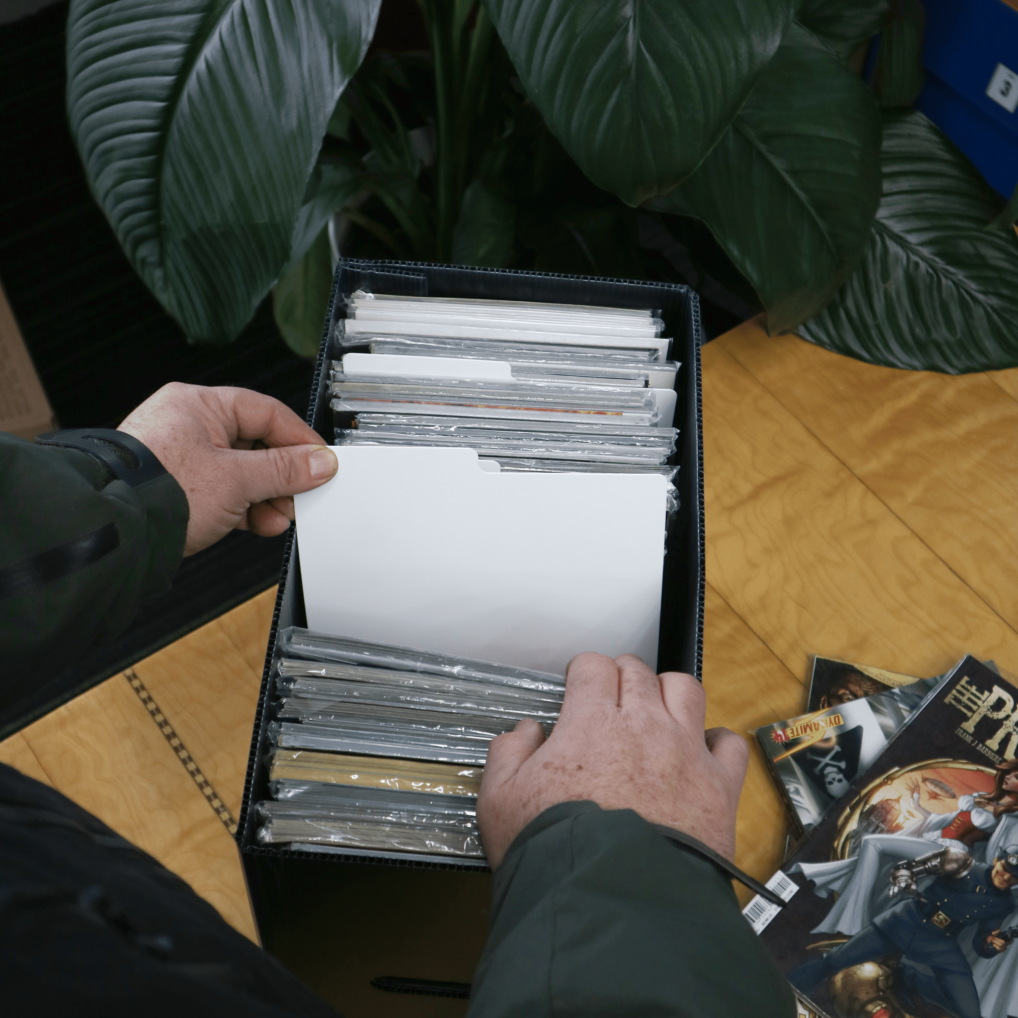 Durable plastic comic book divider for organising and protecting comic collections – fits standard comic boxes