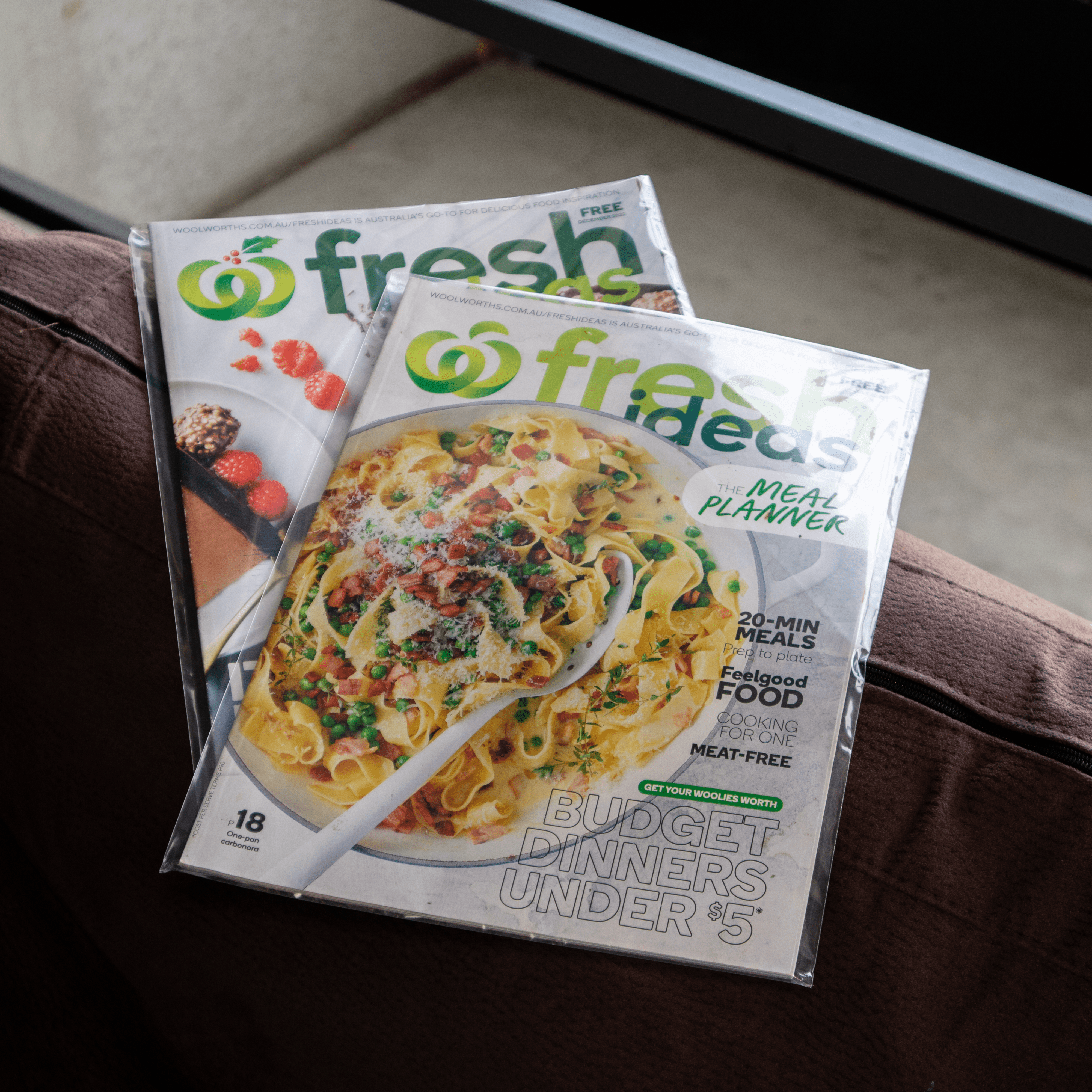 Magazine Bags – lifestyle in use, acid-free magazine protection