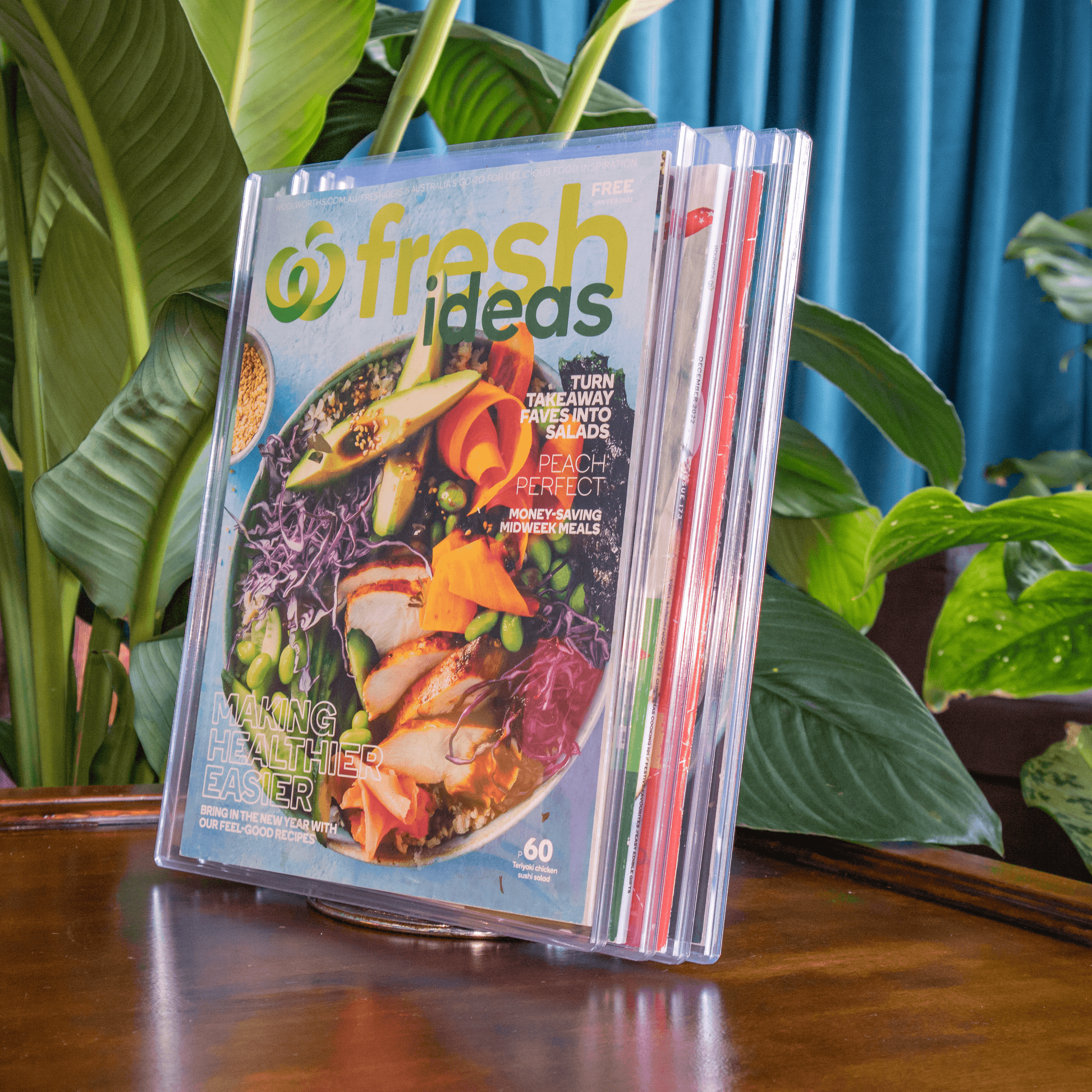 Magazine Toploaders – lifestyle in use, acid-free magazine protection