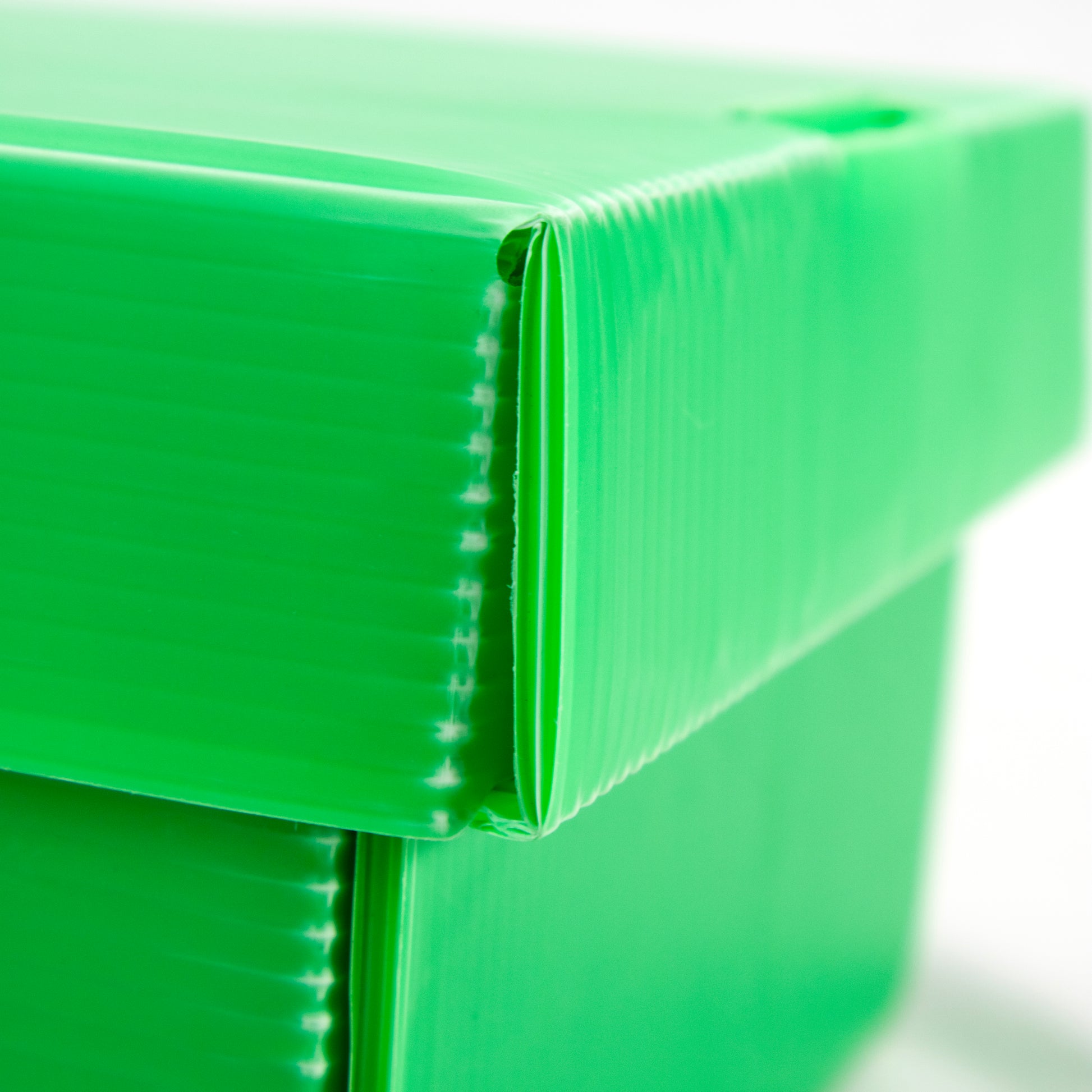 Compact photo box, ideal for storing and protecting photos.