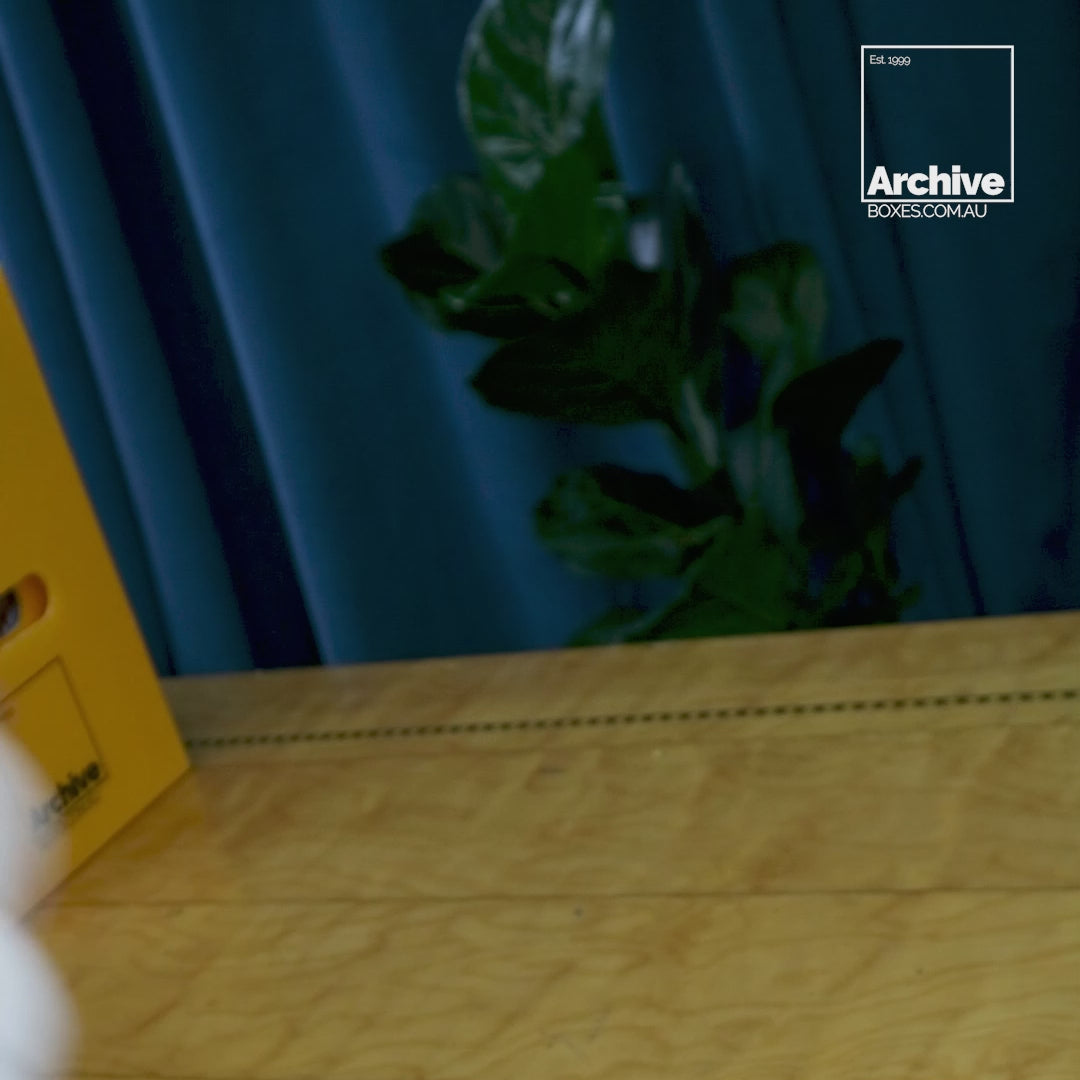 Load video: Current Comic Book Magnetic Holder